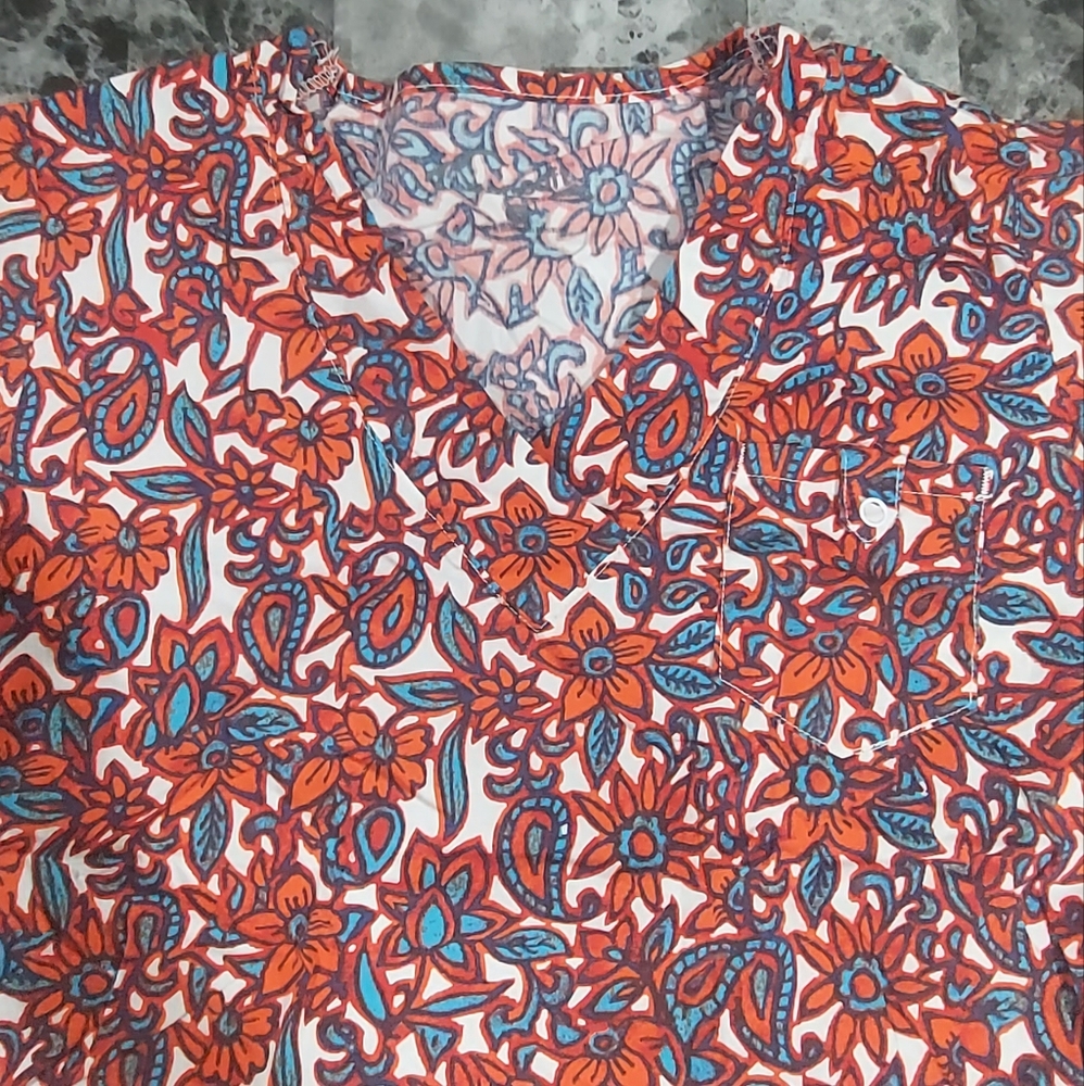 Butter-Soft Pattern Scrub Top - Picture 4 of 4